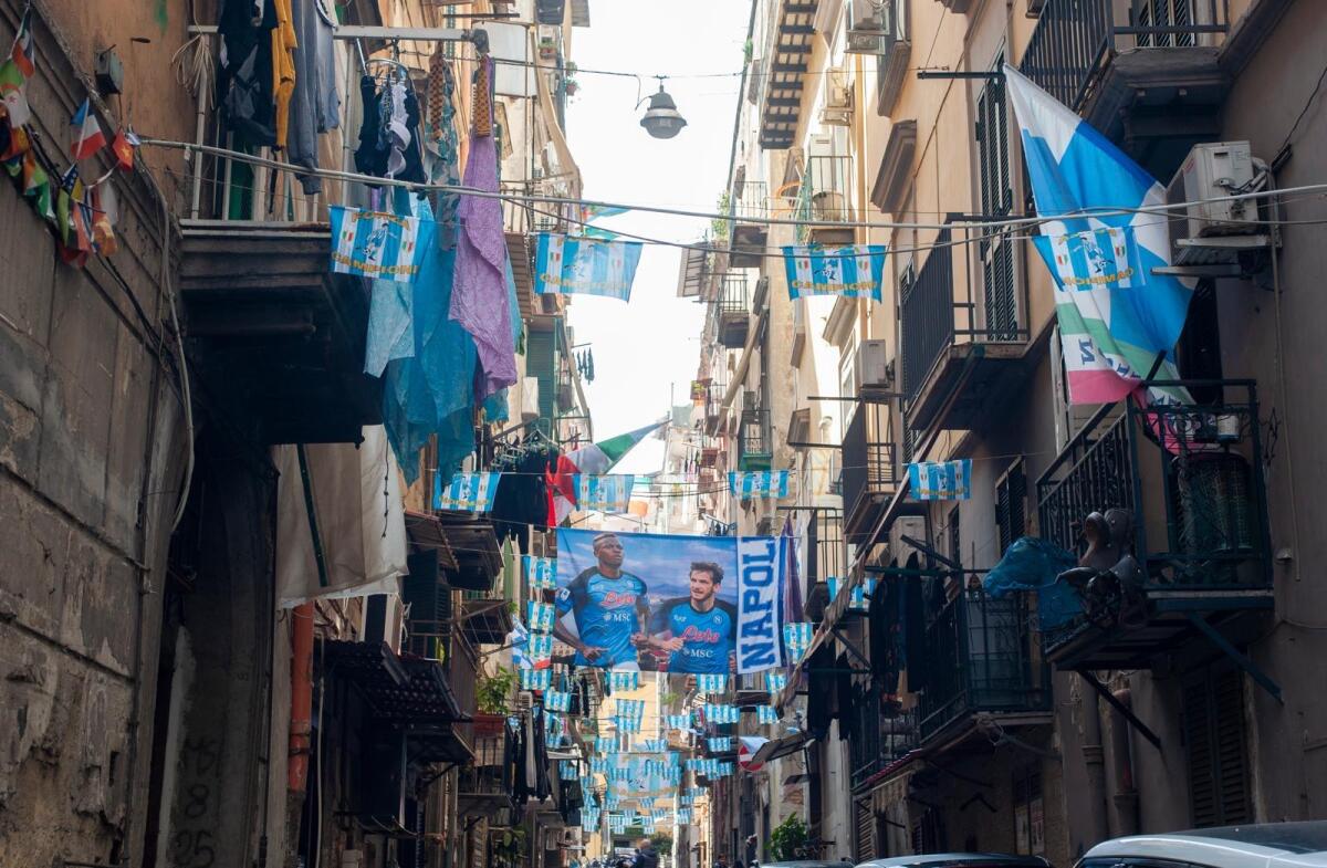 Comune francese vieta il bucato alle finestre: 'Non siamo Napoli', replica dell'assessore Puca - 