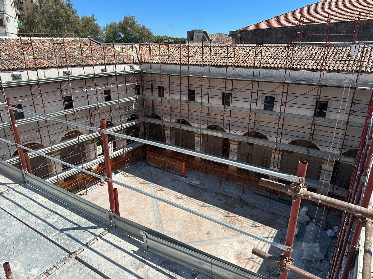 Lavori nel Chiostro della Chiesa Santa Maria di Gesù a Catania
